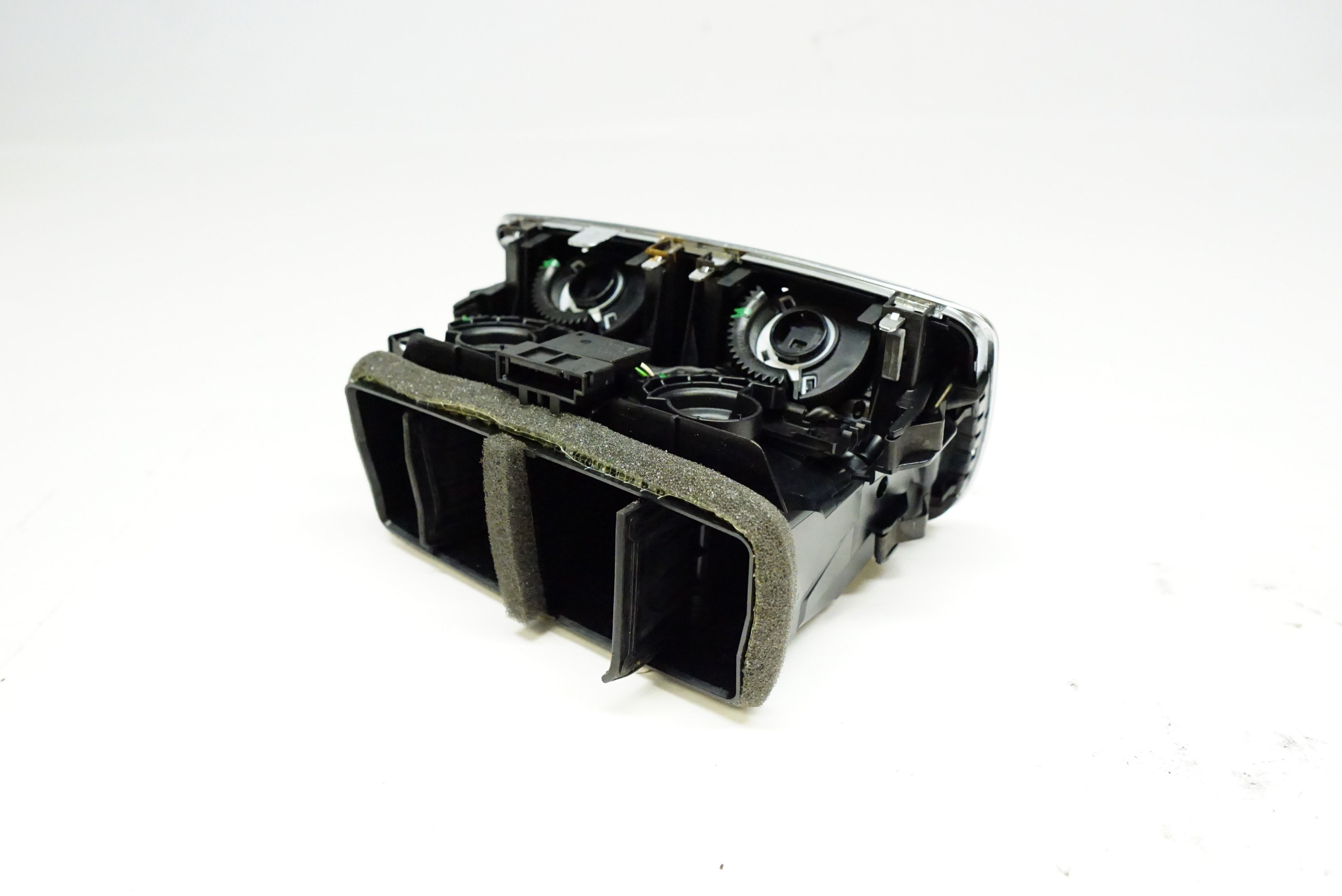 {{ data.manufacturerpartnumber }}