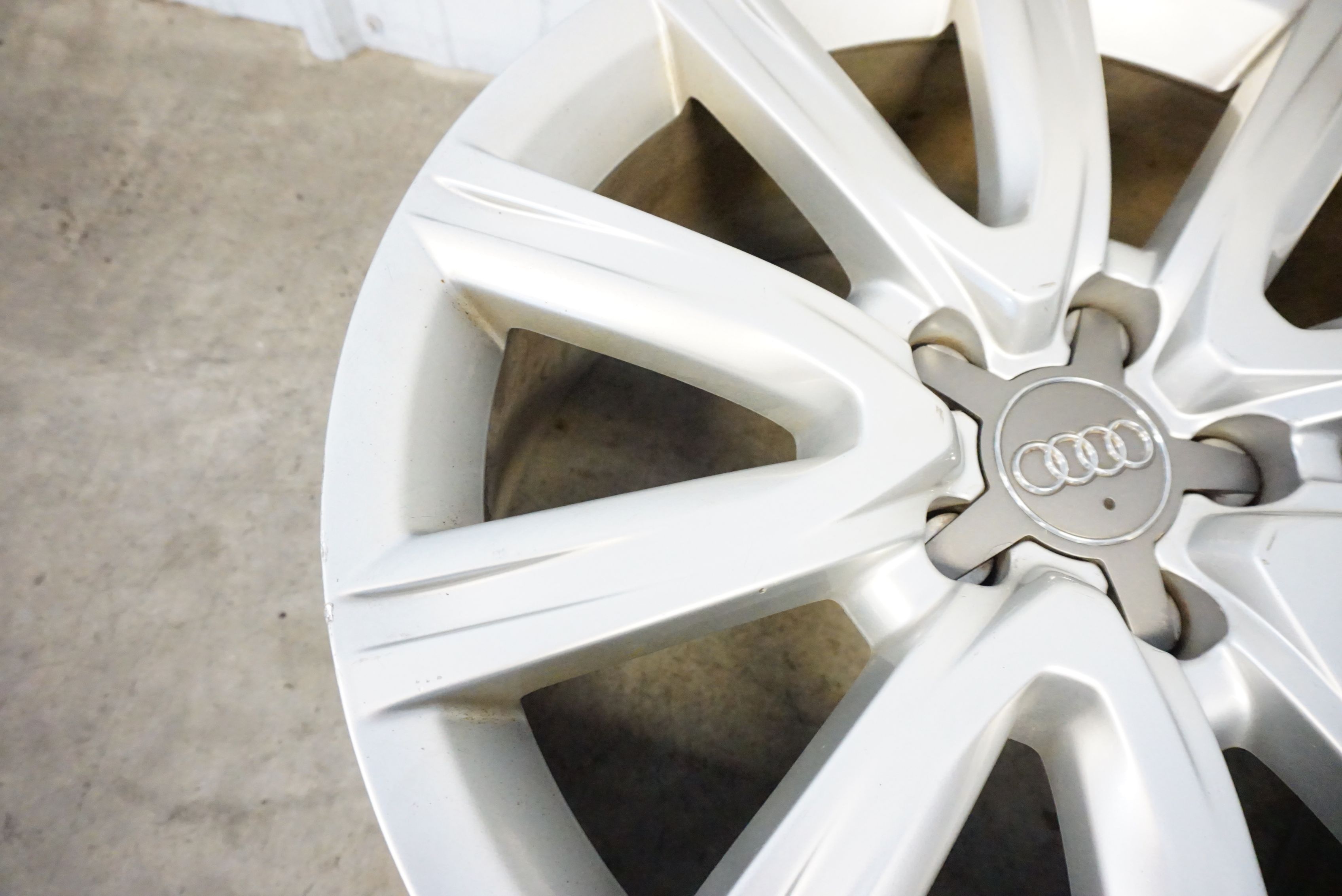 アルファード NEW OEM Genuine 5N0-601-025-AF-8Z8 Alloy Wheel For 2009-2016